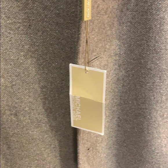 Brand new never worn michael Kors 48 R color - Picture 2 of 2